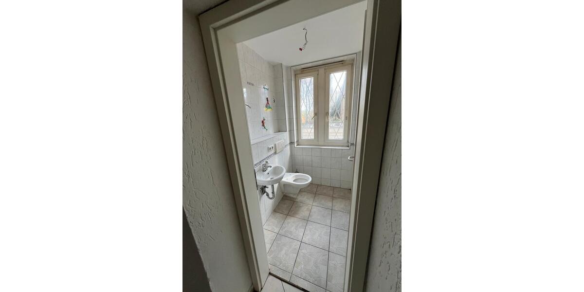 Erdgeschoßwohnung Duisburg Hamborn - 4 Zimmer, 140 m&sup2;, 1.150&euro; | Angebot:25962557