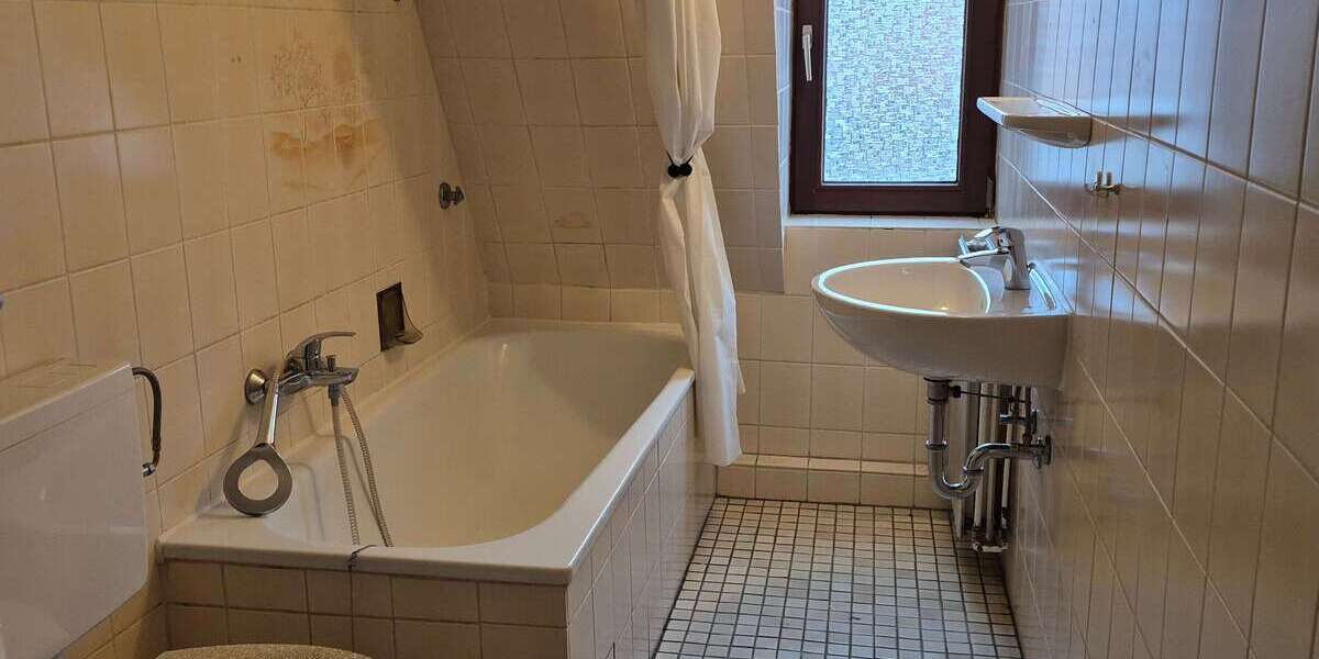 Etagenwohnung Bremerhaven Mitte - 2 Zimmer, 49 m&sup2;, 300&euro; | Angebot:27248217