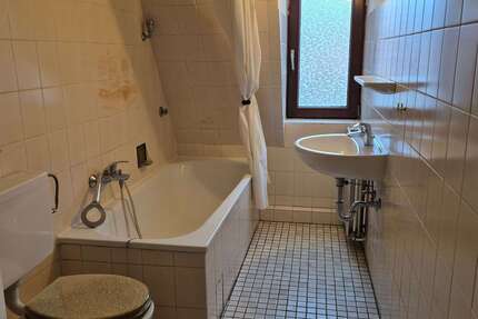Wohnung Bremerhaven Mitte - 2 Zimmer, 49 m&sup2;, 300&euro; | Angebot:27248217