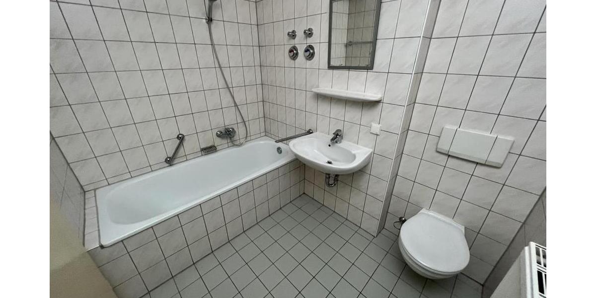 Große 1 Raum-HP-Whg. unweit der Geraer Innenstadt. Nahe dem Südbahnhof und den Arcarden. - Etagenwohnung Gera Ostviertel | Angebot:26844111