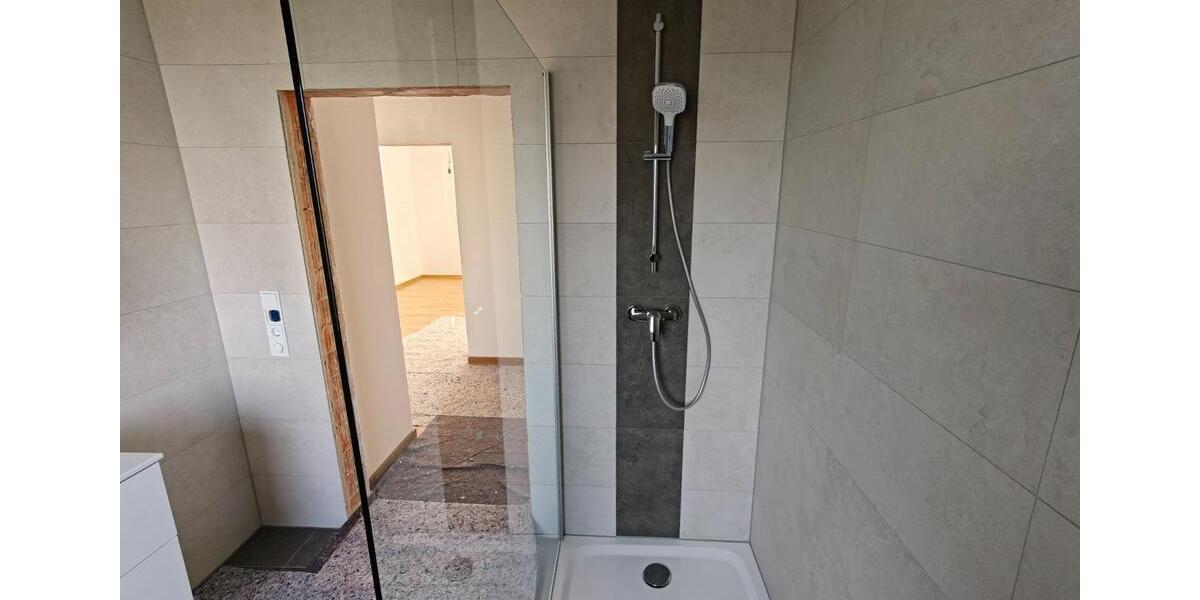 Kernsanierte 4-Zimmer-Wohnung im 1.OG in Ascha - Mit Einbauküche 4 zimmer