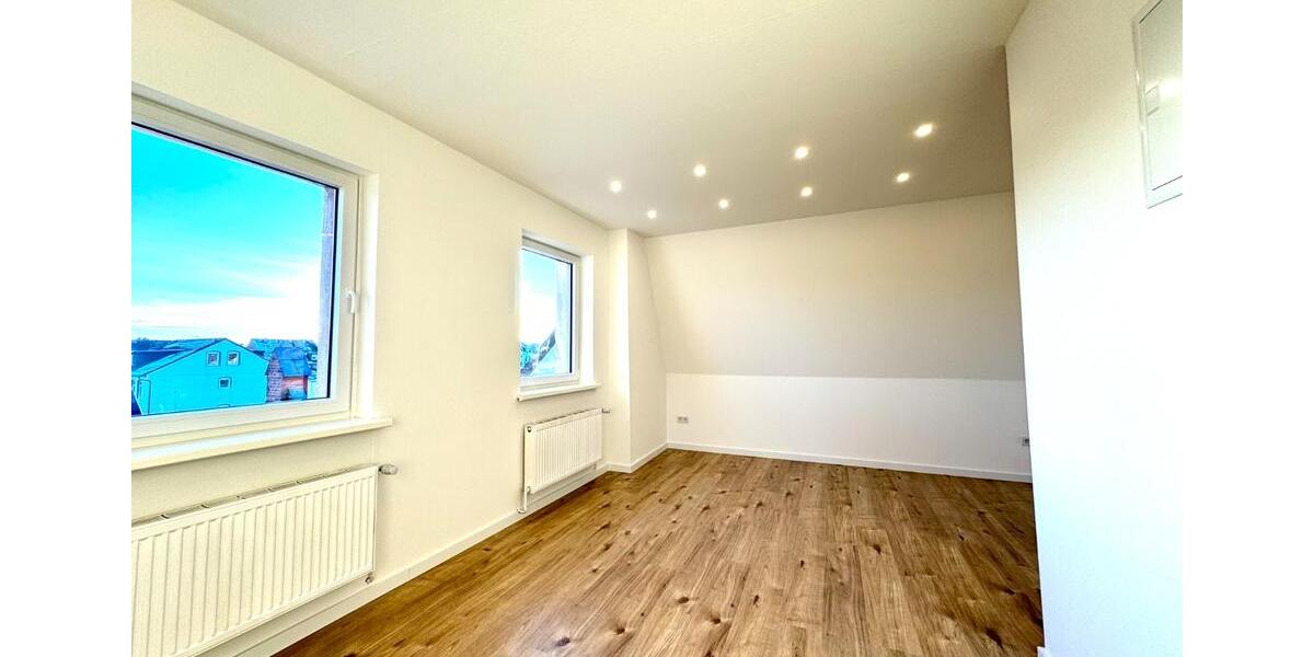 Neu sanierte Dachgeschosswohnung mit Einbauküche 1.5 zimmer