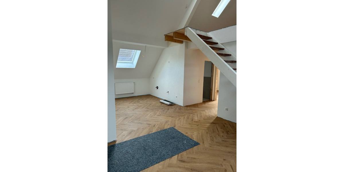Dachgeschoßwohnung Singen (Hohentwiel) - 3 Zimmer, 88 m&sup2;, 1.150&euro; | Angebot:25658032