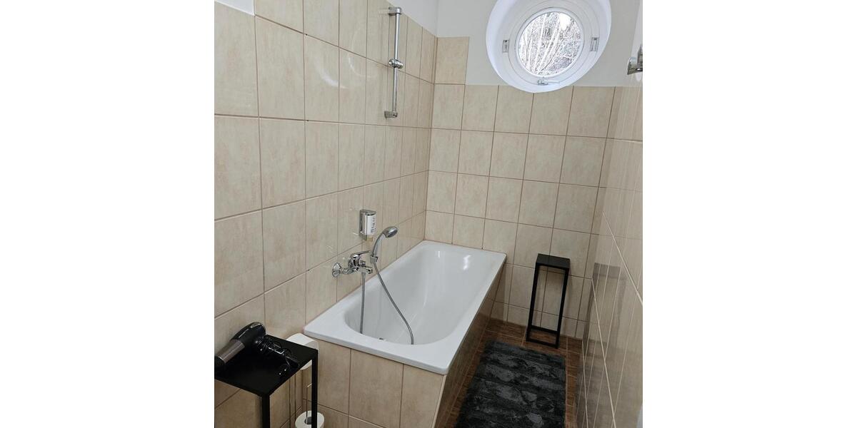 Hochparterre Frankfurt (Oder) - 1 Zimmer, 75 m&sup2;, 1.200&euro; | Angebot:26112834