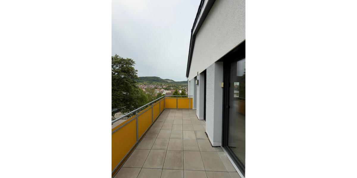 Dachgeschoßwohnung Neuffen - 3 Zimmer, 93 m&sup2;, 1.550&euro; | Angebot:26130342