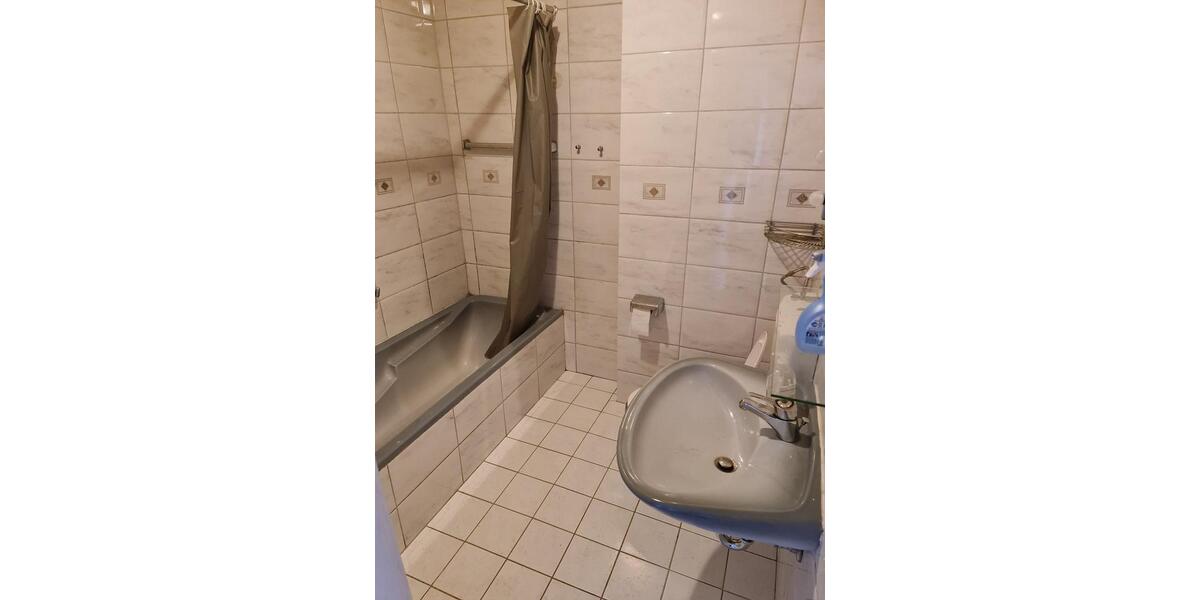 Dachgeschoßwohnung Saarbrücken Neue Bremm - 3 Zimmer, 60 m&sup2;, 420&euro; | Angebot:24745392