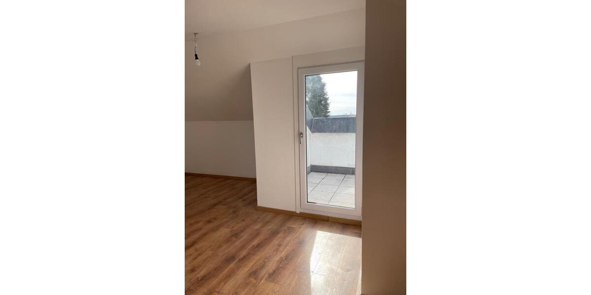 Dachgeschoßwohnung Simbach am Inn - 3 Zimmer, 95 m&sup2;, 750&euro; | Angebot:26089182