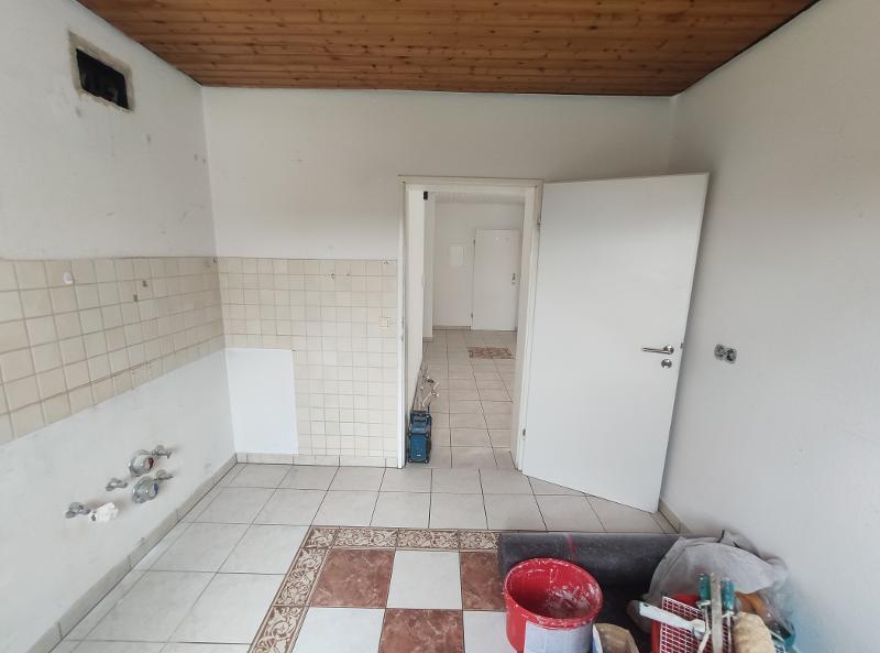 3- Zi. DG Wohnung mit 2 Balkonen und Garage