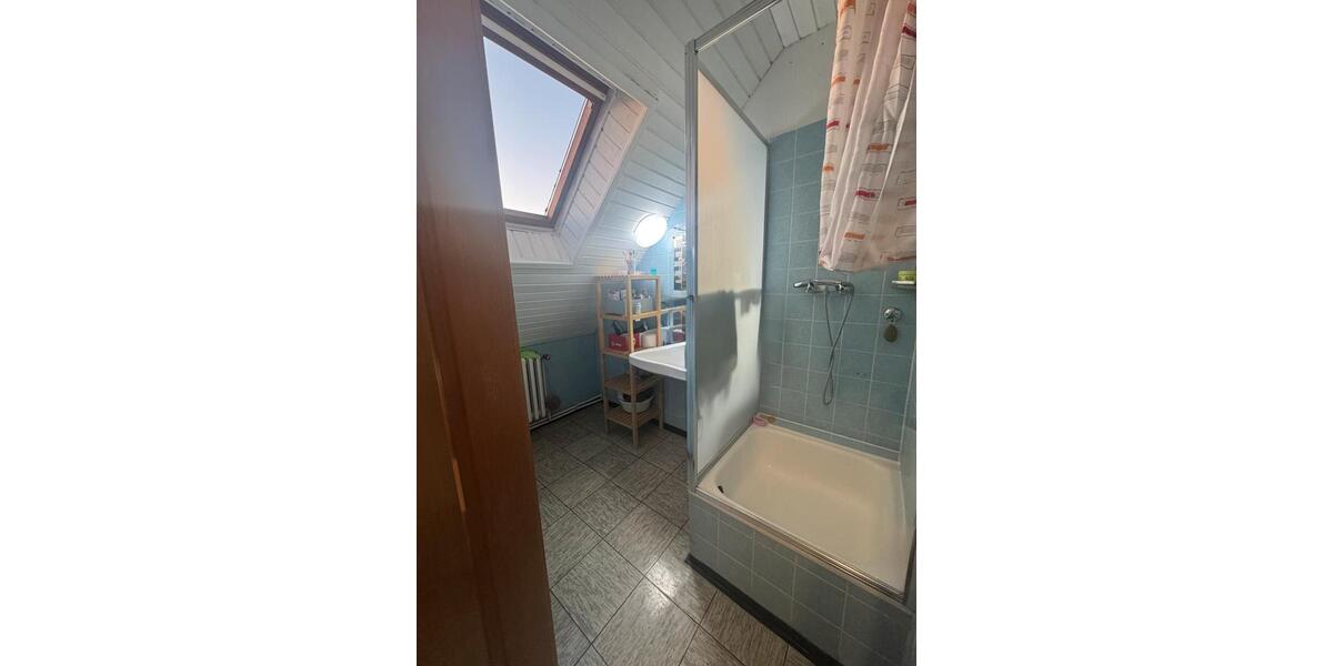 Dachgeschoßwohnung Herford Diebrock - 6 Zimmer, 165 m&sup2;, 890&euro; | Angebot:26007092