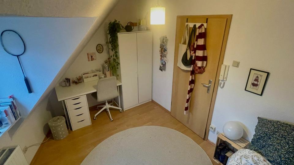Etagenwohnung Siegen - 5 Zimmer, 12 m&sup2;, 250&euro; | Angebot:24868570