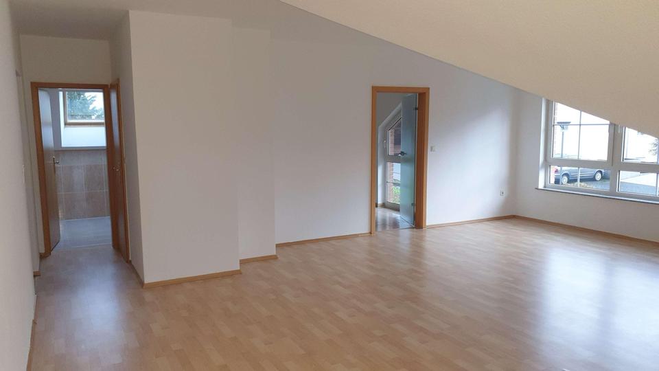 Dachgeschoßwohnung Langgöns - 3 Zimmer, 120 m&sup2;, 950&euro; | Angebot:26646129