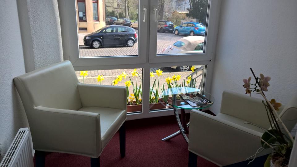 Büro, erstkl. Lage, kompl. eingerichtet, auch als Co-Working mgl. zimmer