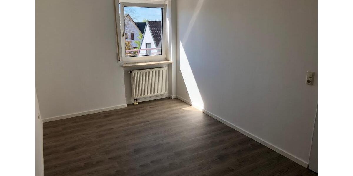 Attraktive, helle 2-Zimmerwohnung mit Südbalkon und Tiefgarage zimmer