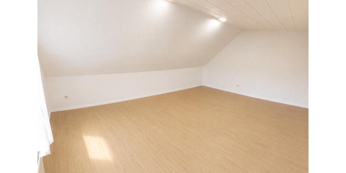 Dachgeschoßwohnung Großenkneten - 3 Zimmer, 65 m&sup2;, 695&euro; | Angebot:26545474
