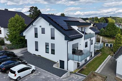Neubau 4-Zimmer Dachgeschoßwohnung mit großem Balkon und Blick ins Grüne
