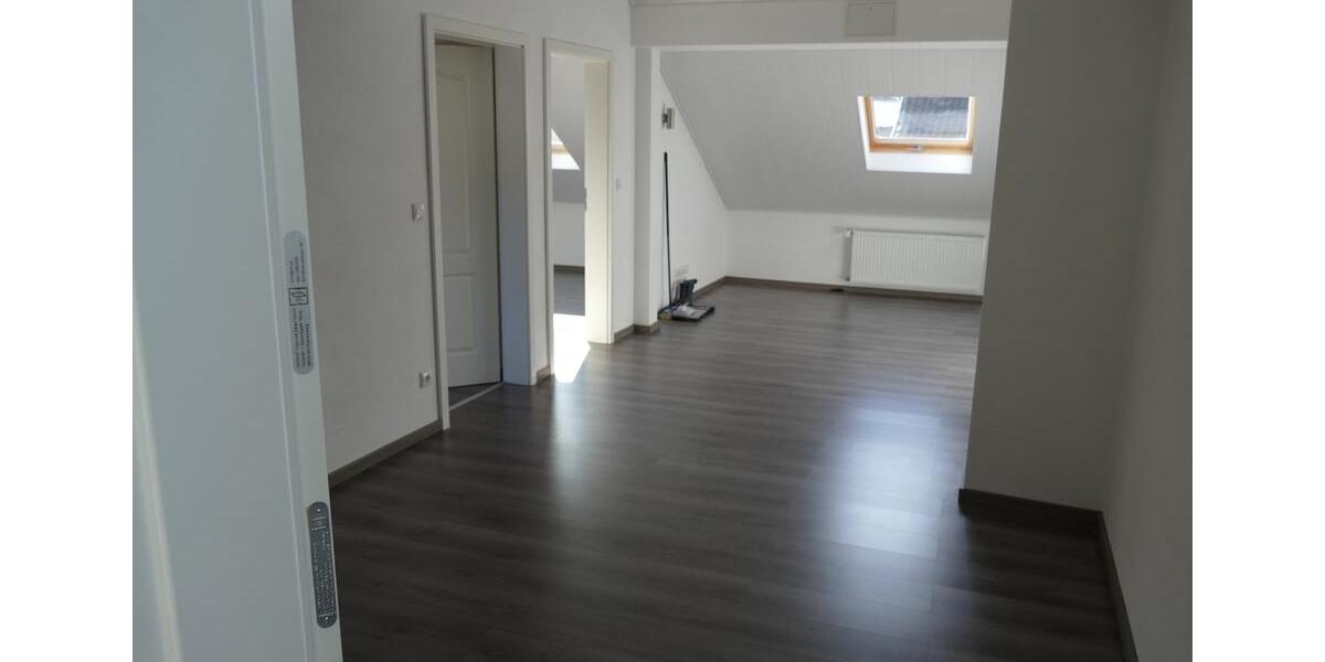 Dachgeschoßwohnung Gückingen - 3.5 Zimmer, 85 m&sup2;, 600&euro; | Angebot:25883292