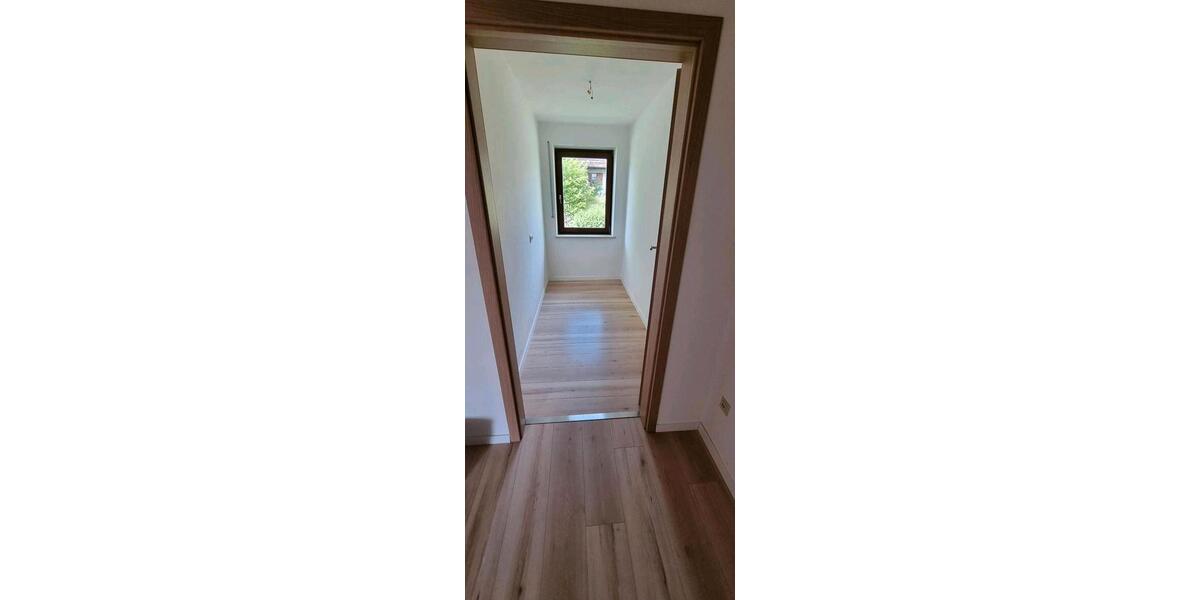 Erdgeschoßwohnung Eggenfelden - 4 Zimmer, 132 m&sup2;, 1.300&euro; | Angebot:26620643