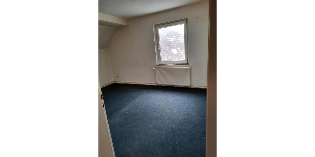 Dachgeschoßwohnung Schöningen - 4 Zimmer, 80 m&sup2;, 400&euro; | Angebot:24766409