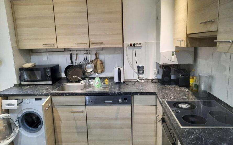 WG Zimmer mit Internet, Tv, Gästeküche, EtagenduscheWc und Waschmaschine zimmer