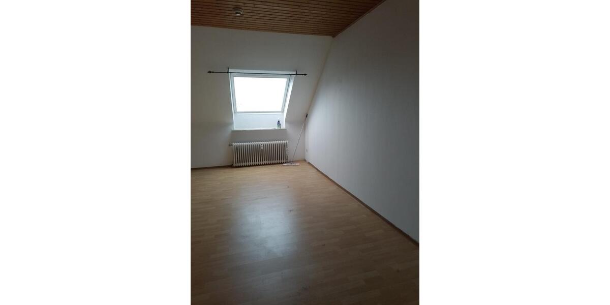 Dachgeschoßwohnung Zweibrücken - 6 Zimmer, 130 m&sup2;, 800&euro; | Angebot:26052060