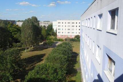 Wohnung Dessau-Roßlau Süd - 4 Zimmer, 64 m&sup2;, 409&euro; | Angebot:25110900