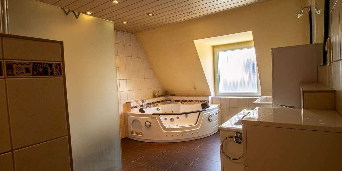 Etagenwohnung Hof Altstadt - 4 Zimmer, 103 m&sup2;, 890&euro; | Angebot:27023998
