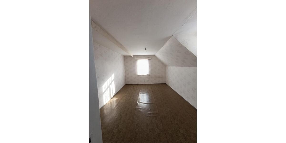Einfamilienhaus Neustadt in Sachsen - 6 Zimmer, 140 m&sup2;, 200&euro; | Angebot:24863011