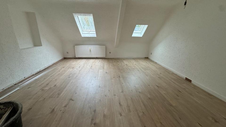Dachgeschoßwohnung Saarbrücken Dudweiler - 3 Zimmer, 80 m&sup2;, 620&euro; | Angebot:24681533