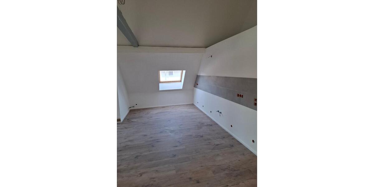 Dachgeschoßwohnung Klingenmünster - 3 Zimmer, 120 m&sup2;, 800&euro; | Angebot:25873823