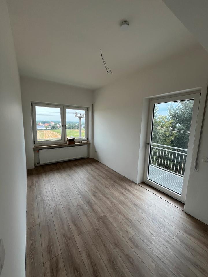 4-Zimmerwohnung Neu renoviert mit Balkon und Sep Küche