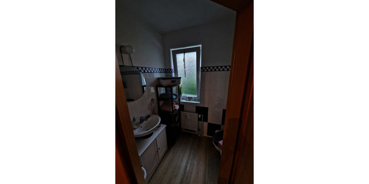 Sonnige 3,5 Z., Balkon, Küche, Diele, Bad, Gäste Bad. HWR. EGre - 3.5 Plettenberg | Angebot:25931702