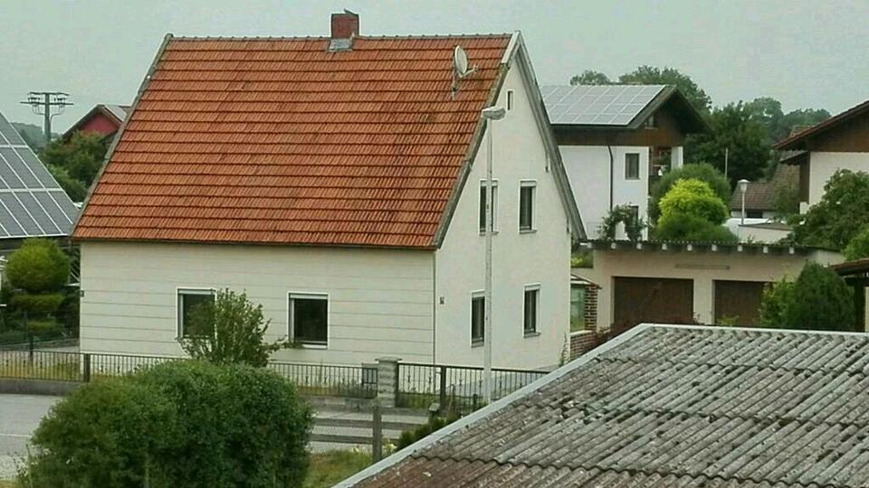 Vermiete älteres Einfamilienhaus, Garten, Garagen
