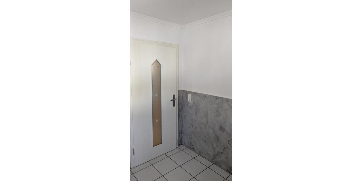 Etagenwohnung Lage - 4 Zimmer, 160 m&sup2;, 1.350&euro; | Angebot:25908425