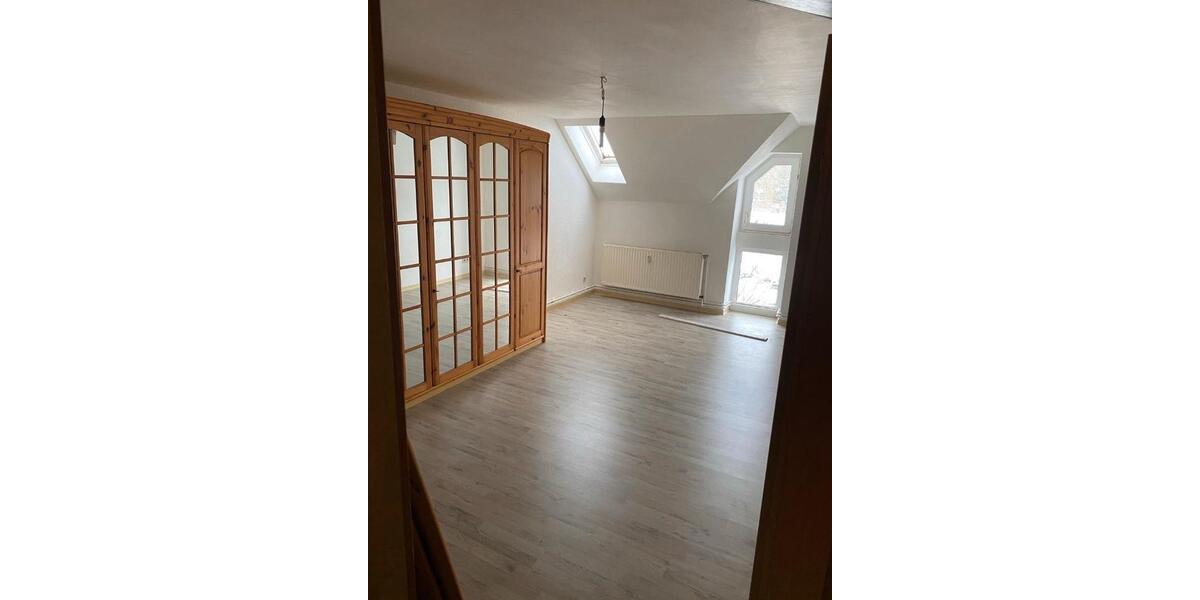 Dachgeschoßwohnung Lüder - 4 Zimmer, 116 m&sup2;, 950&euro; | Angebot:25903337