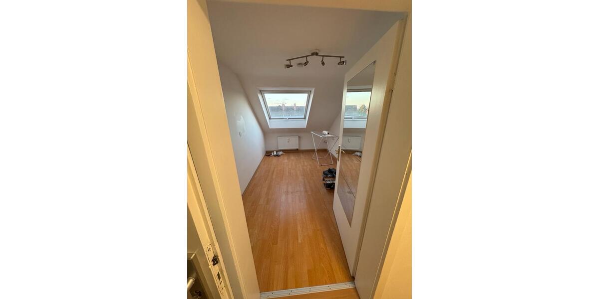Dachgeschoßwohnung Ingolstadt Nordost - 2 Zimmer, 14 m&sup2;, 450&euro; | Angebot:26551189