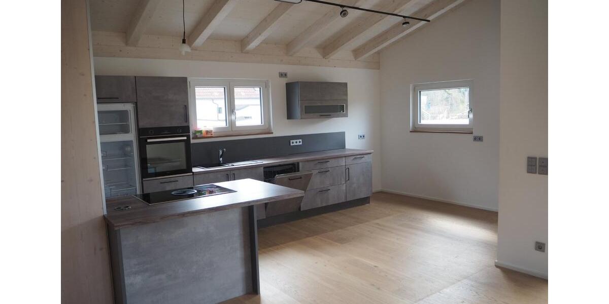 Dachgeschoßwohnung Weiden in der Oberpfalz - 3 Zimmer, 92 m&sup2;, 1.150&euro; | Angebot:25839193