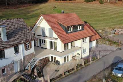 Haus Baiersbronn - 4.5 Zimmer, 145 m&sup2;, 1.300&euro; | Angebot:24689309