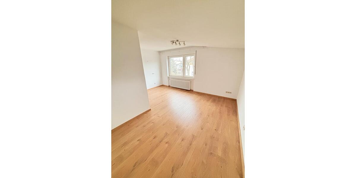 Dachgeschoßwohnung Detmold - 3 Zimmer, 120 m&sup2;, 1.250&euro; | Angebot:25384561