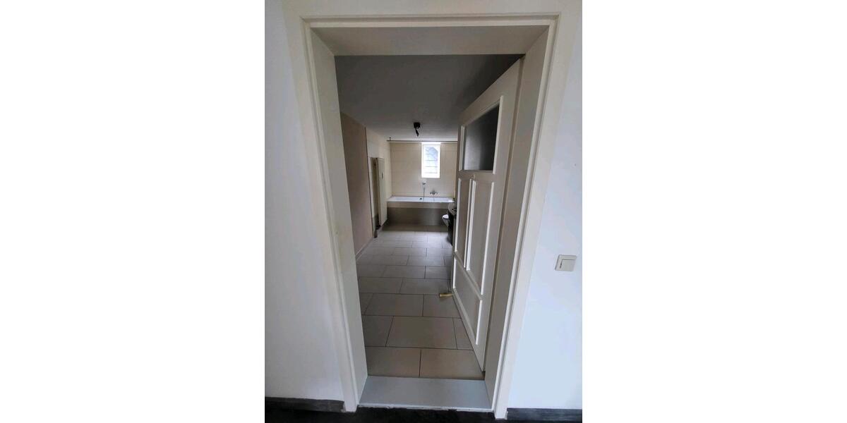 Etagenwohnung Neuhaus am Rennweg - 2 Zimmer, 60 m&sup2;, 570&euro; | Angebot:26670705