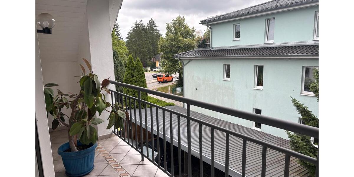 Haushälfte, 130m² mit Kamin Wintergarten Carport über 2 Etagen 3.5 zimmer