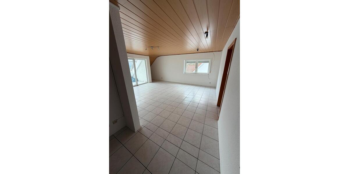 Dachgeschoßwohnung Rastatt - 4 Zimmer, 140 m&sup2;, 1.550&euro; | Angebot:26535960