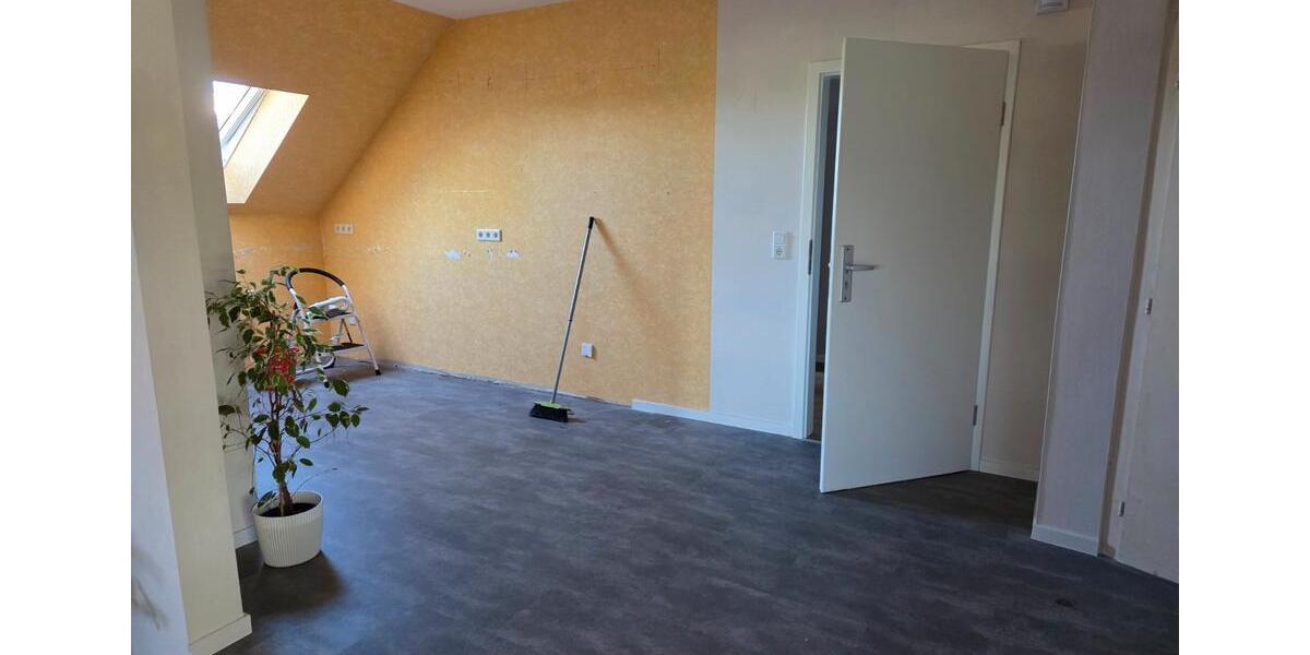 Dachgeschoßwohnung Westerstede - 3 Zimmer, 100 m&sup2;, 700&euro; | Angebot:26095420