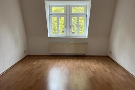 Pirna! Individuelle Dachgeschosswohnung mit Balkon und Tageslichtbad! zimmer