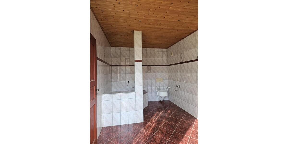 Erdgeschoßwohnung Naumburg (Saale) - 4 Zimmer, 105 m&sup2;, 578&euro; | Angebot:26638328