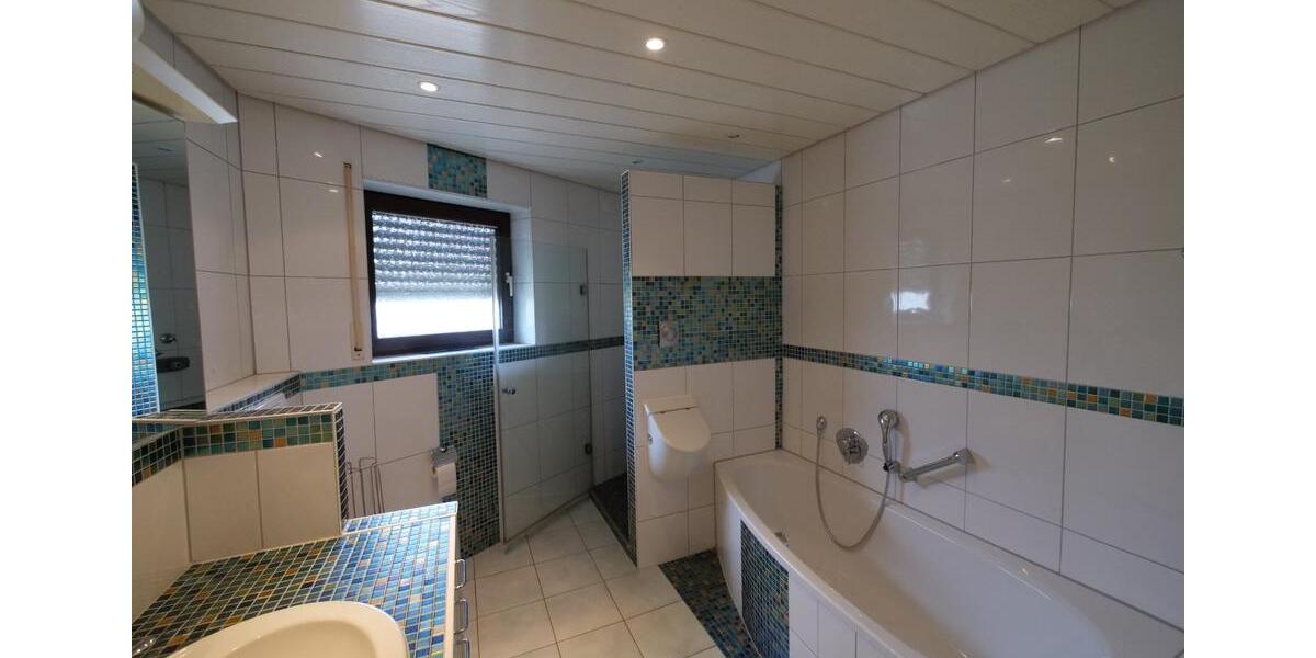 3,5 Zim. Wohnung, Einbauküche, Fußbodenheiz. HWR, Keller, Winterg 3.5 zimmer