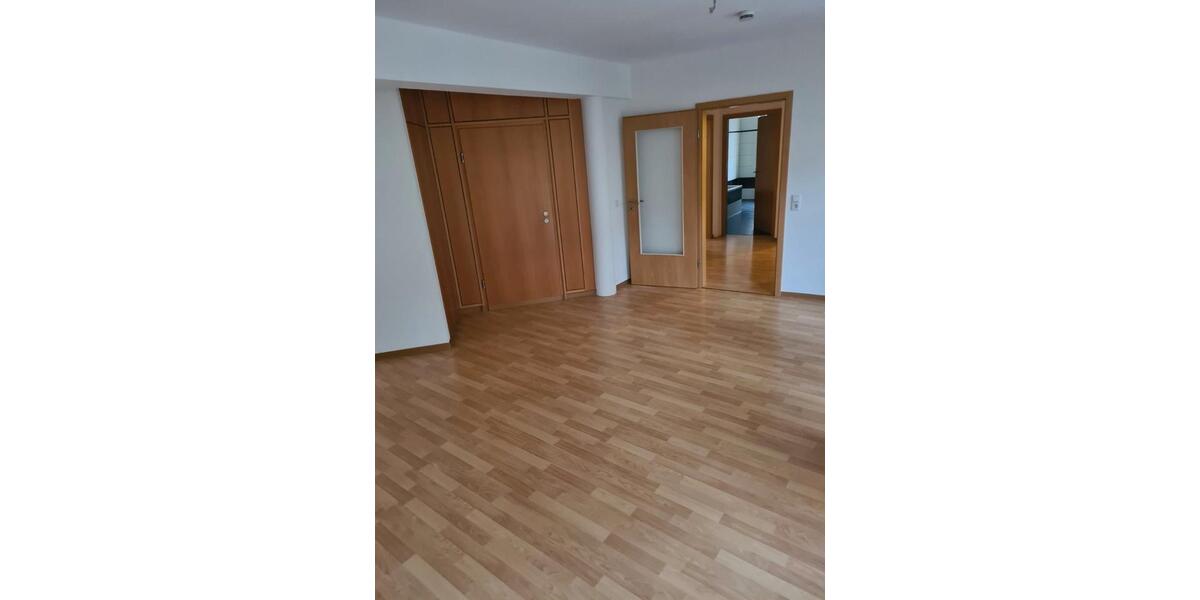 Etagenwohnung Sondershausen - 4 Zimmer, 101 m&sup2;, 610&euro; | Angebot:26621278