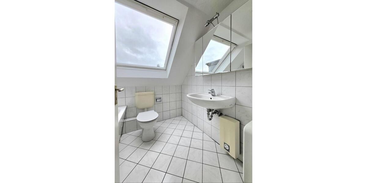 Gemütliche, renovierte 2,5-Zimmer-Wohnung im Dachgeschoss 2 zimmer