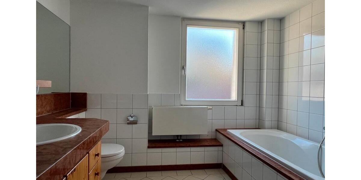 Helle, renovierte 3-Zimmerwohnung mit Balkon in zentraler Lage 3 zimmer