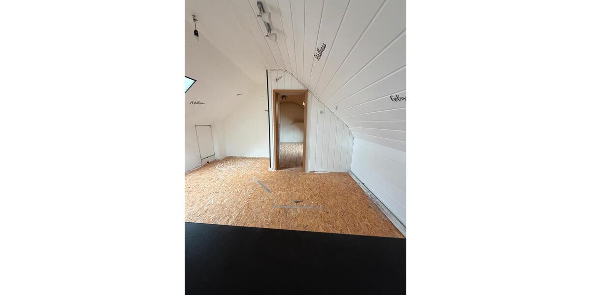 Dachgeschoßwohnung Rastatt - 4 Zimmer, 140 m&sup2;, 1.550&euro; | Angebot:26535960