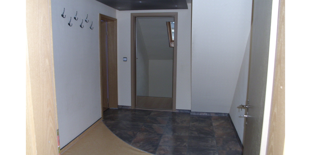 Drei-Zimmer-Dachwohnung in ruhiger Lage mit guter Fernsicht 3 zimmer